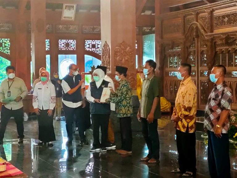 Penerimaan Sertifikat BHNU Ponorogo dari Gubernur