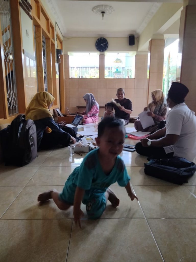 Lembur, Perjuangan Relawan Wakaf Ini Bikin Warganet Salut