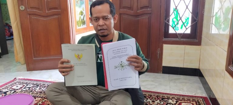 Penyerahan sertipikat SMP Buana Wedoro