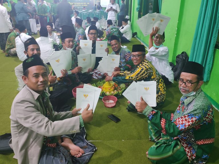 Penyerahan 37 Sertifikat Wakaf BHPNU Tulungagung