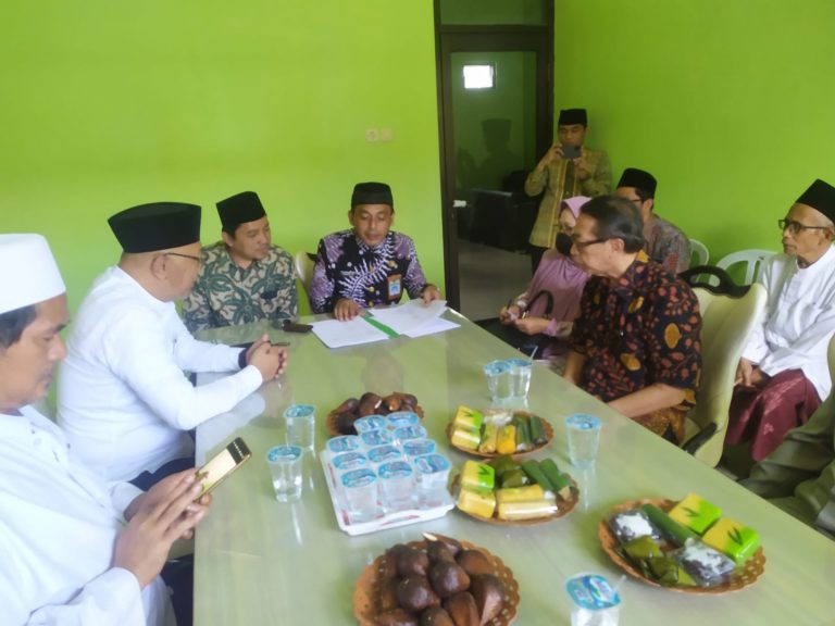 Prof Shodiki Wakafkan Tanah di Minggirsari