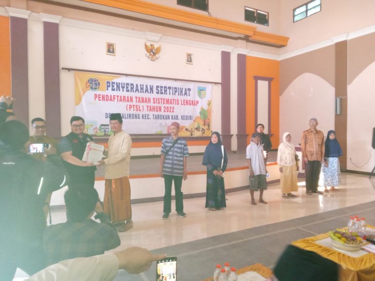 Penyerahan Sertifikat Nazir BHPNU Kalirong, Kab Kediri