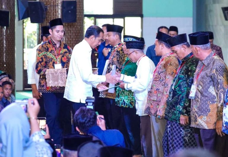 Pembagian Sertifikat Wakaf di Sidoarjo Oleh Presiden